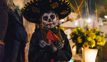 華やかなメキシコの祭り『死者の日』。2つの都市を写真家・田尾沙織が撮る