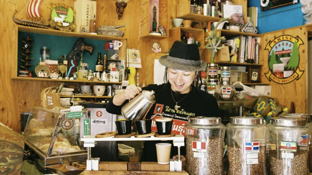 清澄白河のコーヒー店『ARiSE COFFEE ROASTERS』が、ローカルと世界中の旅人から愛されるワケ